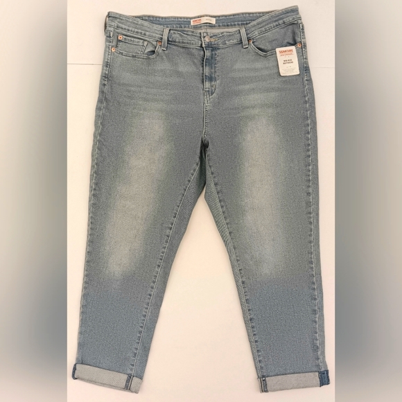 Levi's Mid-rise Boyfriend. 22. Light blue wash - Picture 10 of 11